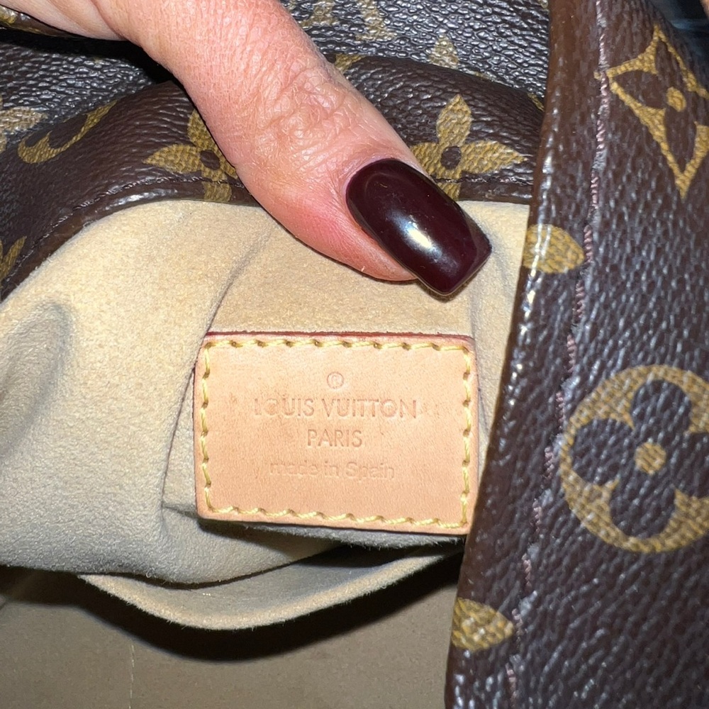 Authentic Louis Vuitton Artsy MM - Picture 5 of 10